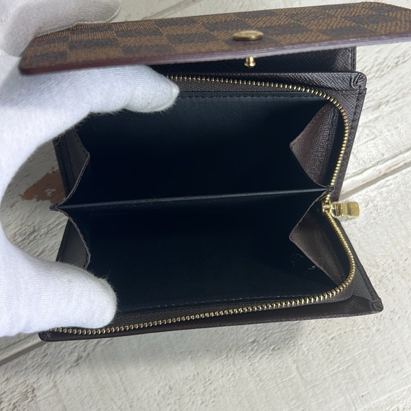 Louis Vuitton Damier Porte Monnaie Bifold Wallet - Picture 8 of 16